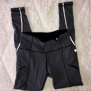 Lululemon black and white with zipper pockets